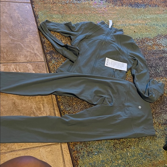 Lululemon Women's Sage  Activewear Sets - Picture 1 of 6